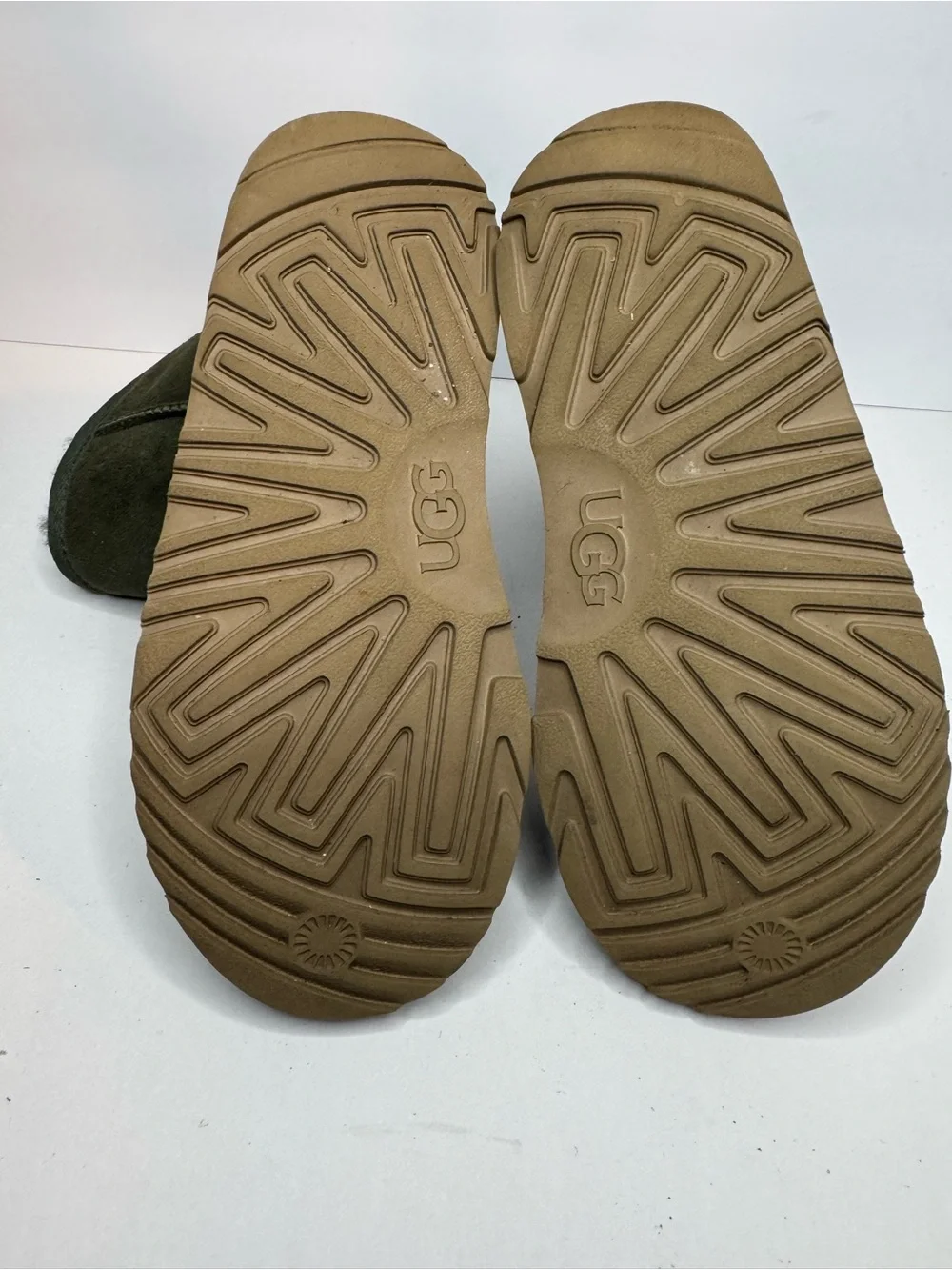 UGG Australia Classic Olive Short Boots Size 3
